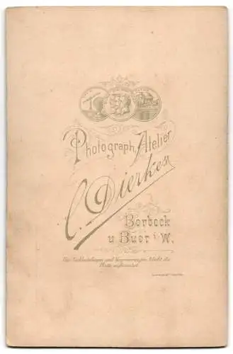 Fotografie Carl Dierkes, Borbeck, Zwei Herren mit Tischdekoration