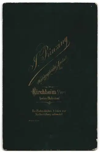 Fotografie J. Prinzing, Kirchheim, Porträt einer Frau mit Kreuzanhänger