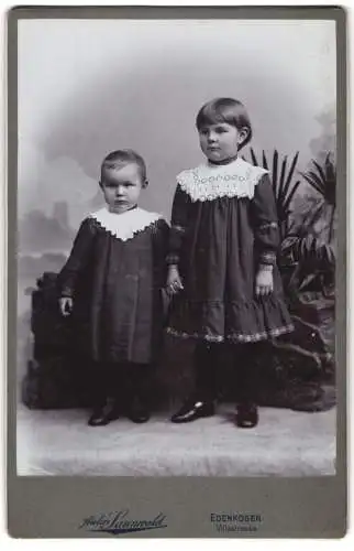 Fotografie W. Sannwald, Edenkoben, Villastrasse, Zwei Kinder in festlicher Kleidung