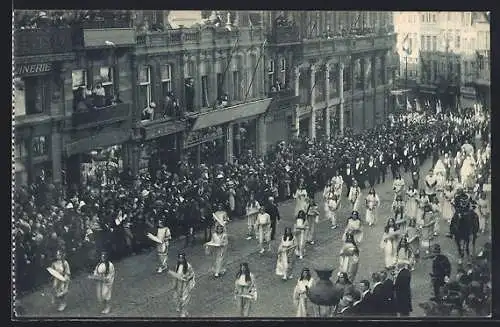 AK Bruxelles, Procession de N.-D. de la Paix, Le groupe des Anges précédant la célèbre image