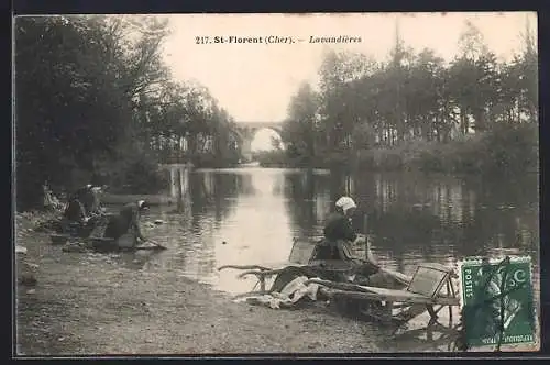 AK St-Florent, Lavandières au bord de la rivière avec pont en arrière-plan