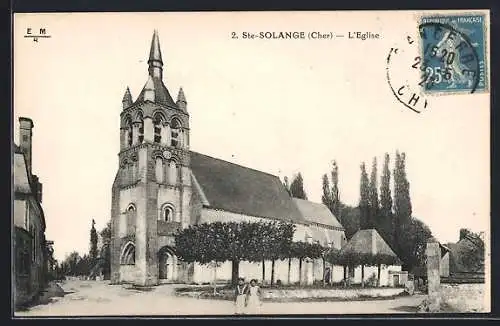 AK Sainte-Solange, L`église avec son architecture imposante et les arbres environnants