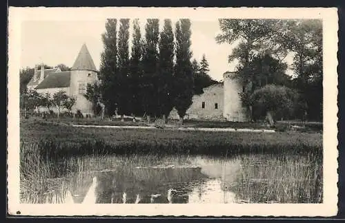 AK Mareuil-sur-Arnon, Les bords de l`Arnon, Ruines de l`ancien Château