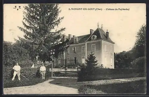 AK Nohant-en-Gout, Château de Puyverdoy avec deux hommes près de l`entrée