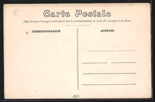 AK Savigny-en-Septaine, L`Église et esplanade avec des enfants assis