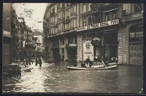 AK Luzern, Hochwasser in der Grendelstrasse, Fourrures Au Tigre Royal