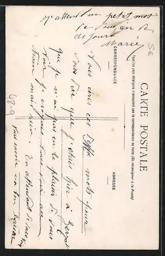 AK Hübsche junge Frau an der Schreibmaschine