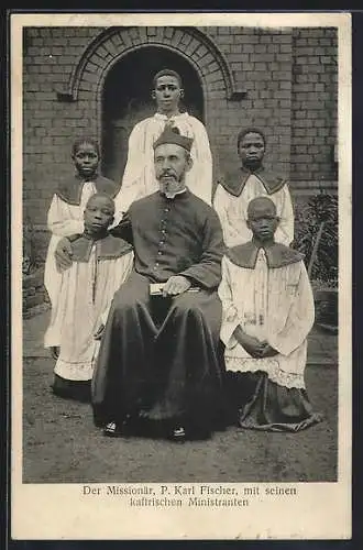 AK Der Missionär P. Karl Fischer mit seinen kaffrischen Ministranten
