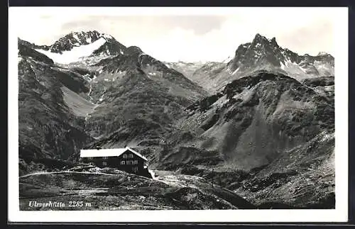 AK Ulmerhütte, Berghütte mit Gebirgskette