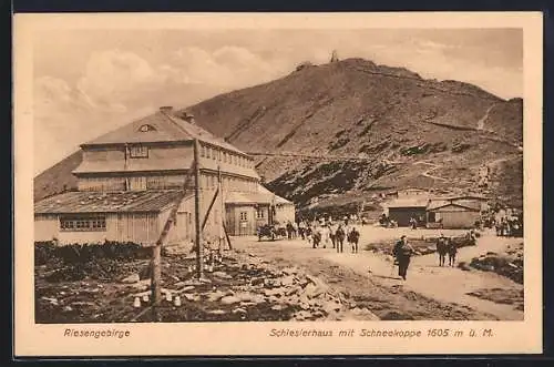 AK Schlesierhaus mit Leuten und Schneekoppe