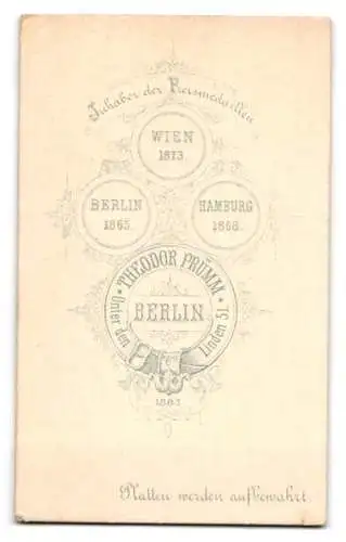 Fotografie Theodor Prümm, Berlin, Unter den Linden 51, Einjährig-Freiwilliger Soldat in Uniform