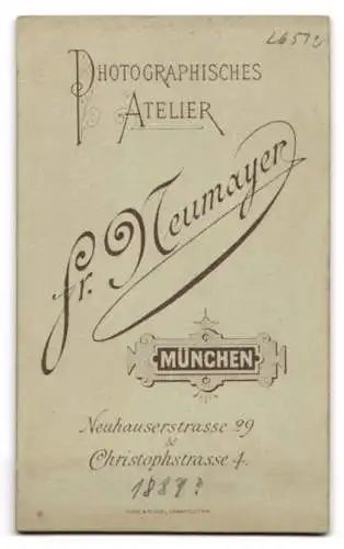 Fotografie Fr. Neumayer, München, Neuhauserstrasse 29, Soldat in Uniform
