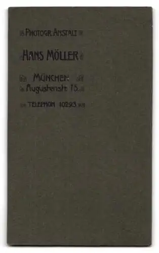 Fotografie Hans Möller, München, Augustenstr. 75, Soldat mit floraler Verzierung