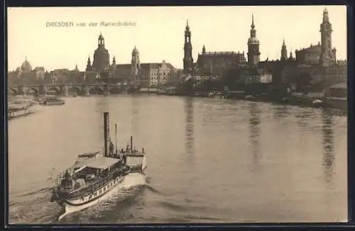 AK Dresden, Uferpartie mit Boot von der Marienbrücke aus