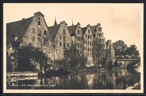 AK Lübeck, Alte Salzspeicher an der Trave