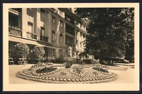 AK Bad Liebenstein /Thür. Wald, Kurgarten mit Brunnen