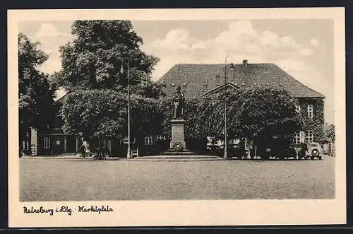 AK Ratzeburg i. Lbg., Marktplatz mit Denkmal