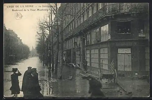 AK Paris, Crue de la Seine 1910, Boulevard de la Tour Maubourg, Strassenpartie bei Hochwasser