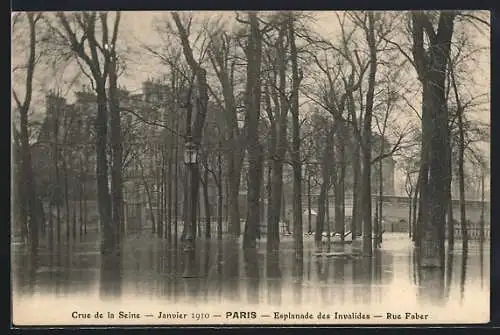 AK Paris, Crue de la Seine 1910, Esplanade des Invalides, Rue Faber, Strassenpartie bei Hochwasser