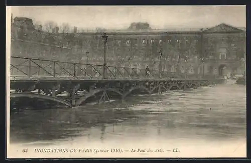 AK Paris, Inondations 1910, Le Pont des Arts, Brücke bei Hochwasser