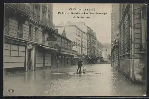 AK Paris, Grenelle, Crue de la Seine 1910, Rue Saint-Dominique, Strassenpartie bei Hochwasser