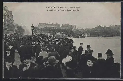 AK Paris, Crue de la Seine 1910, La Foule au Pont Henri IV, Hochwasser