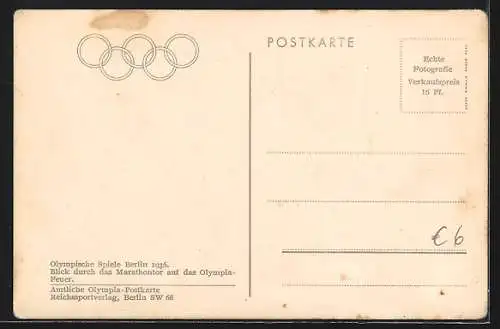 AK Berlin, das Olympische Feuer im Stadion, Blick auf die vollen Ränge