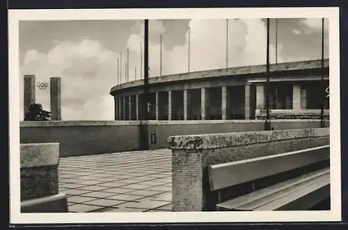 AK Olympia, Reichssportfeld, Blick v. Schwimmstadion auf das Osttor u. die Deutsche Kampfbahn