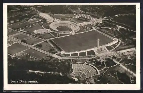 AK Berlin, das Reichssportfeld mit Dietrich-Eckardt-Bühne aus der Luft gesehen