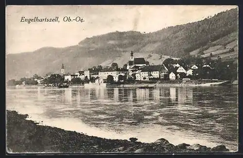 AK Engelhartszell /Ob.-Oe., Ortsansicht über die Donau