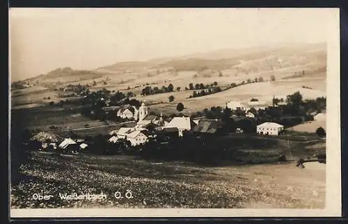 AK Ober-Weissenbach /O.-Ö., Totalansicht von einen Berg aus