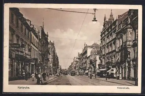 AK Karlsruhe, Kaiserstrasse mit Geschäften und Strassenbahn