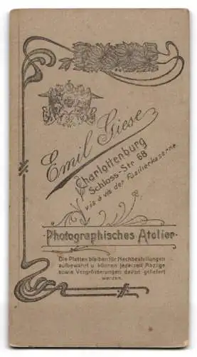 Fotografie Emil Giese, Charlottenburg, Schlossstrasse 68, Soldat in Uniform mit Pickelhaube Rosshaarbusch