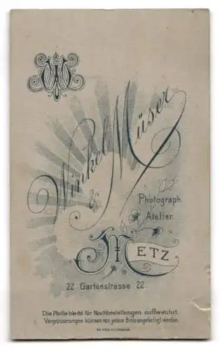 Fotografie Winkel & Müser, Metz, Gartenstr. 22, Porträt eines Soldaten mit Pickelhaube, Ärmelabzeichen