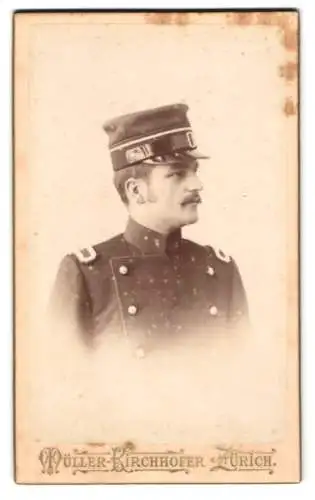 Fotografie Müller-Kirchhofer, Zürich, Seefeldstrasse 21, schweizer Soldaten in Uniform