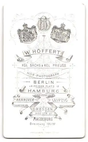 Fotografie W. Höffert, Hamburg, Jungfernstieg 12, Uffz. in Husaren Uniform mit Walrossbart