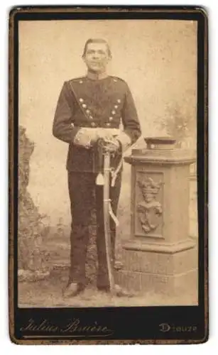 Fotografie Julius Bruère, Dieuze, Soldat mit Säbel