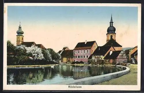 AK Rödelsee, Blick vom Teich auf die zwei Kirchen