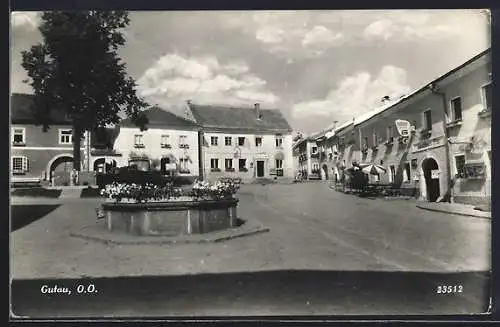 AK Gutau, Platzpartie mit Brunnen und Gasthaus Pils