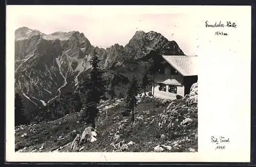 AK Ennstalerhütte mit Gebirgskette