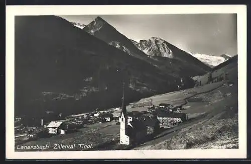 AK Lanersbach /Zillertal, Ortsansicht mit Berglandschaft