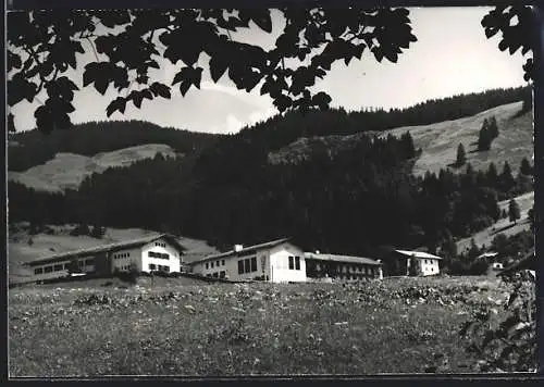 AK Maria Alm am Steinernen Meer, Hintermoos, Blick auf die Bundessportschule