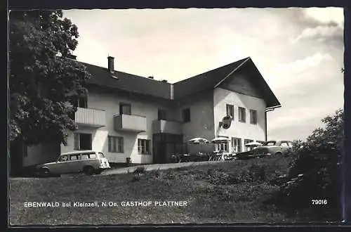 AK Kleinzell /N.-Oe., Ebenwald, Gasthof Plattner mit parkenden Autos