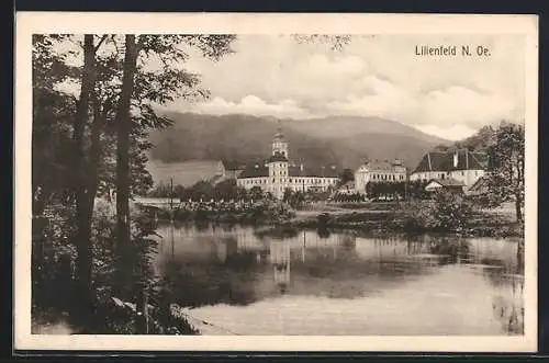 AK Lilienfeld /N. Oe., Ortsansicht mit Flusspartie