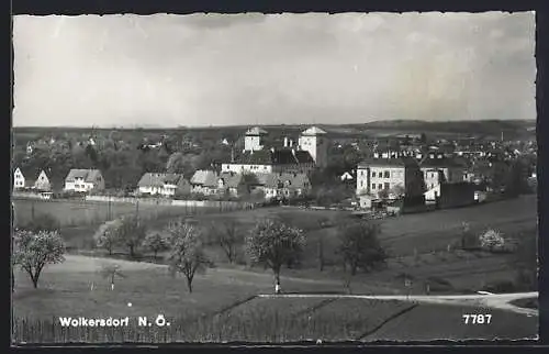 AK Wolkersdorf /N. Ö., Ortsansicht mit Landstrasse