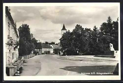 AK Schrems, Kriegerdenkmal an der Strasse