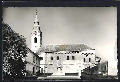 AK Grabern /N.-Oe., Schöngrabern, Romanische Kirche im Sonnenschein