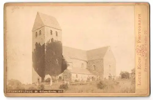 Fotografie Louis Koch, Bremen, Ansicht Lügde, St. Kilian-Kirche mit Friedhof / Gräberfeld