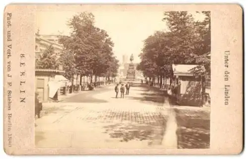 Fotografie J. F. Stiehm, Berlin, Ansicht Berlin, Unter den Linden, Blick zum Reiterstandbild Friedrich der Grosse