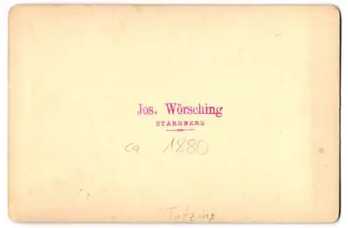 Fotografie Jos. Wörsching, Starnberg, Ansicht Tutzing, Gasthof zum See, Vorplatz mit Denkmal am Seeufer
